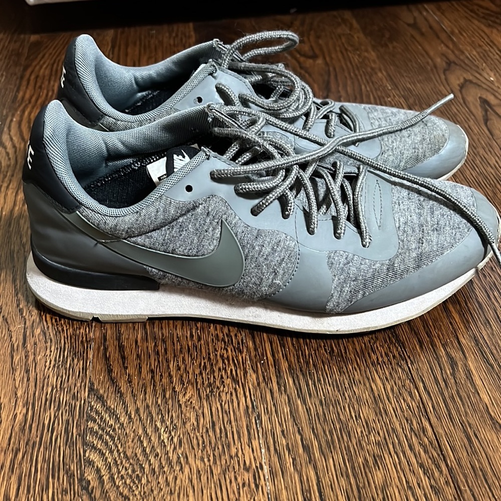 Nikes, Jersey Gray - image 1